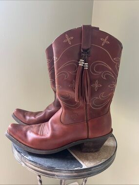 Ariat cowgirl boots